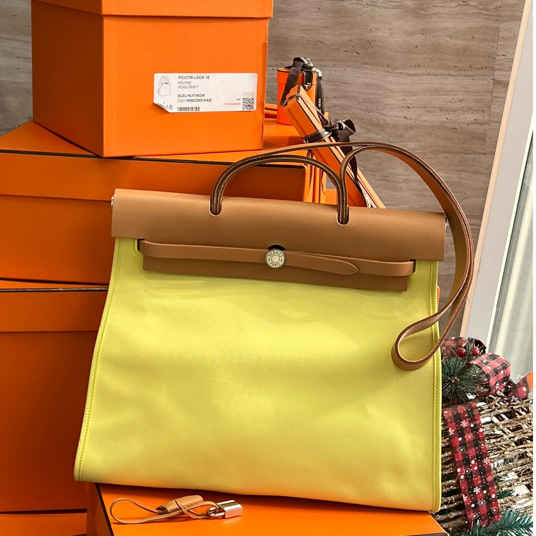 95新 Hermes/爱马仕 Herbag39那不勒斯黄拼金棕帆布银扣框Q刻