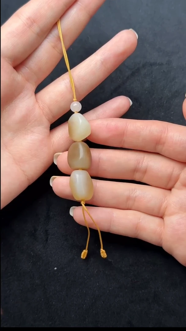 颈饰未镶嵌和田玉042-随形挂件(随机3颗)-A2746-1218