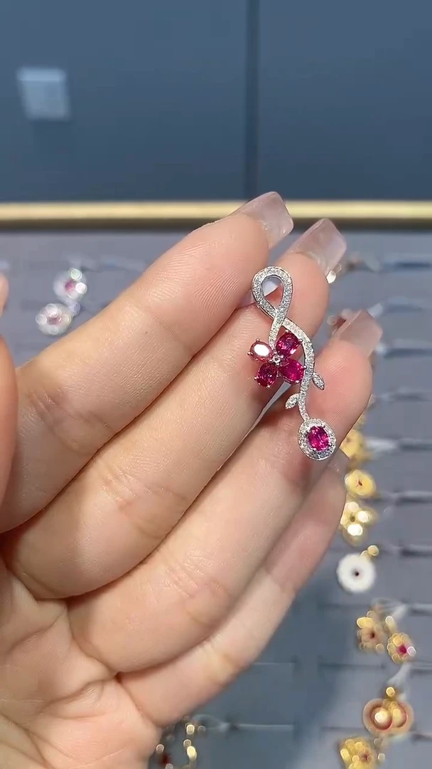 18K金镶嵌吊坠(不含链)红宝石吊坠