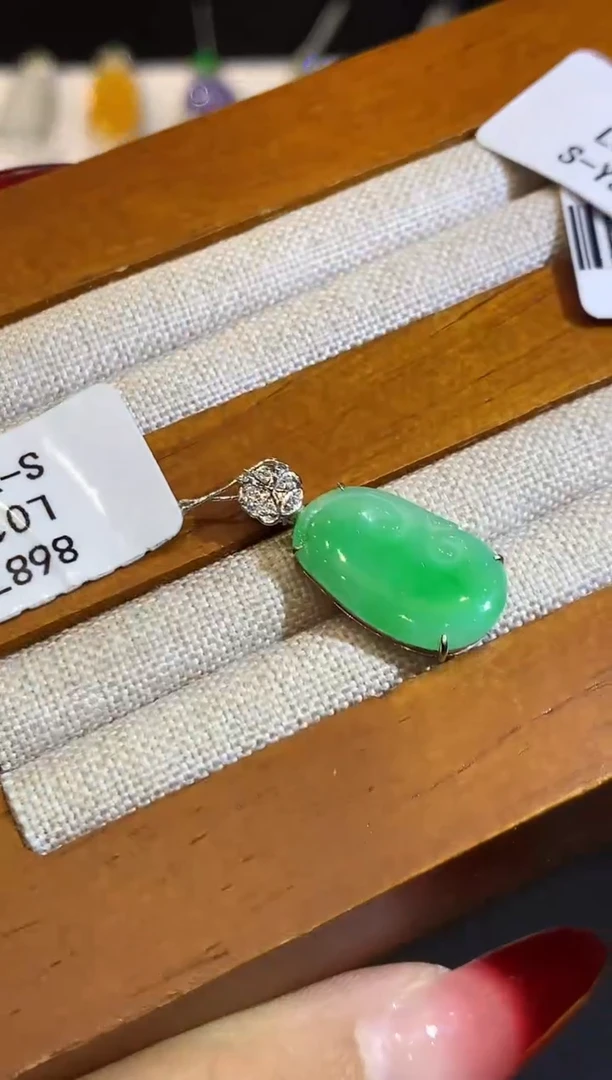 翡翠18K金镶嵌吊坠(不含链)L0114多样性发其一