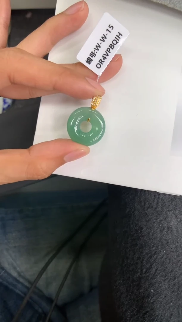 颈饰18K金镶嵌翡翠甜甜圈