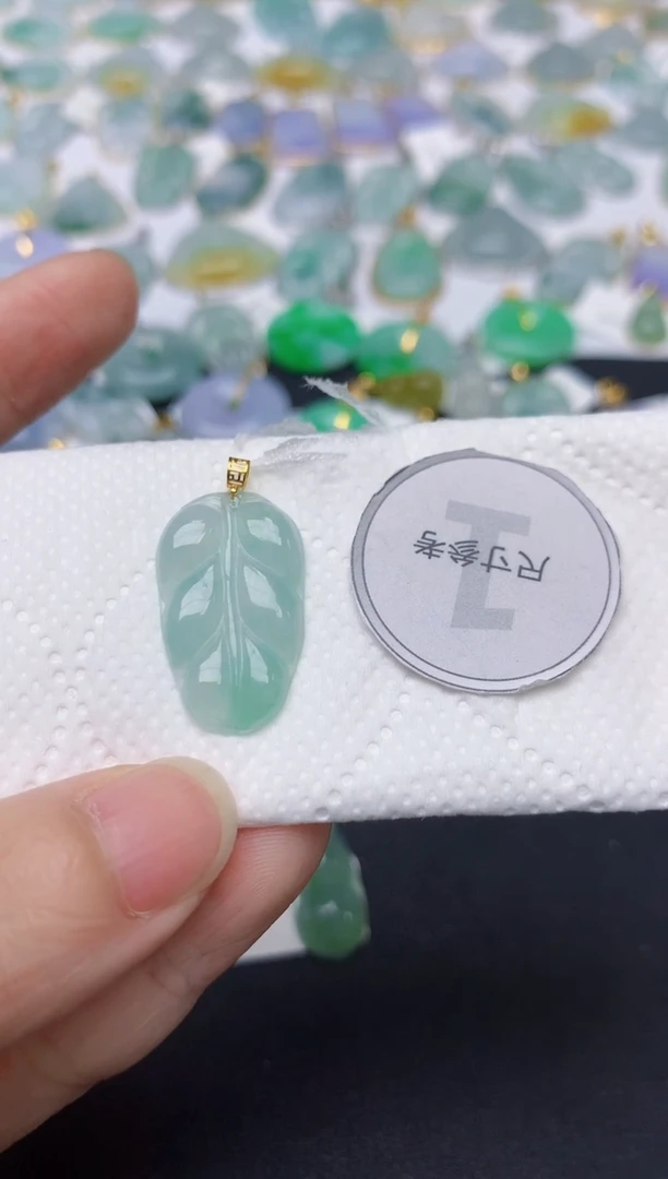 翡翠18K金镶嵌颈饰天然缅甸A货翡翠