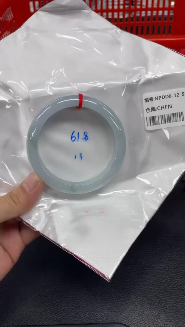 翡翠手镯未镶嵌翡翠手镯