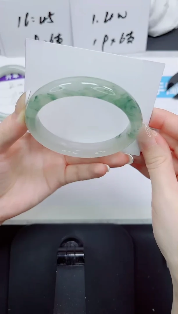 石英质玉手镯未镶嵌86