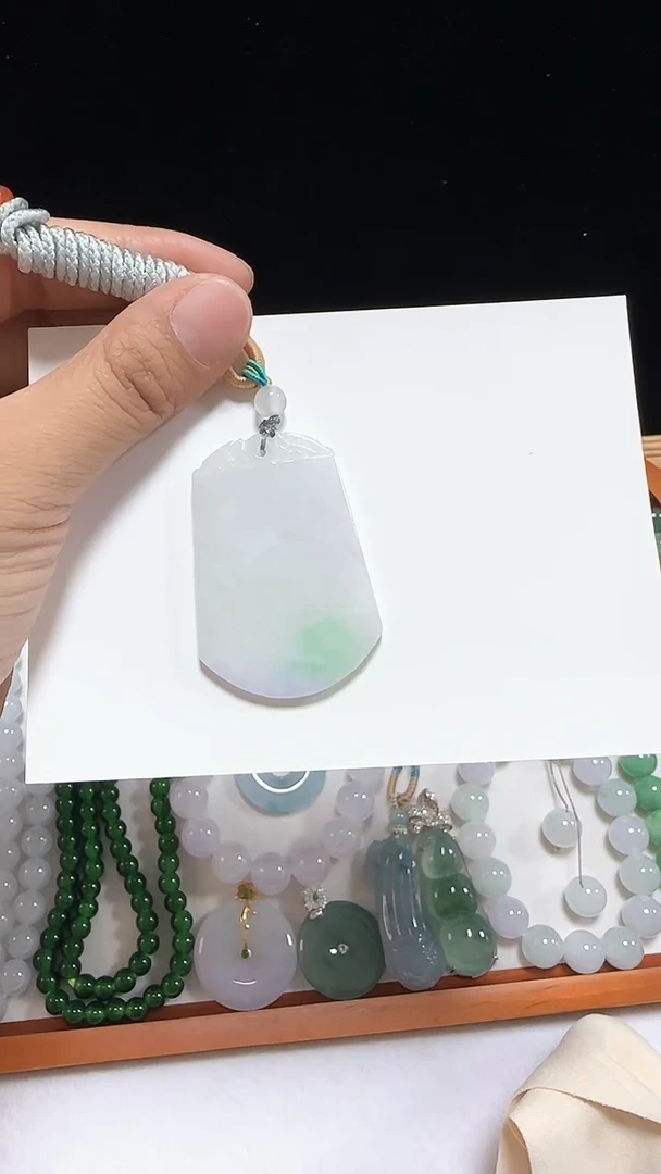 翡翠未镶嵌颈饰翡翠饰品