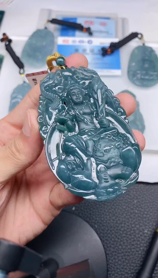 颈饰未镶嵌翡翠