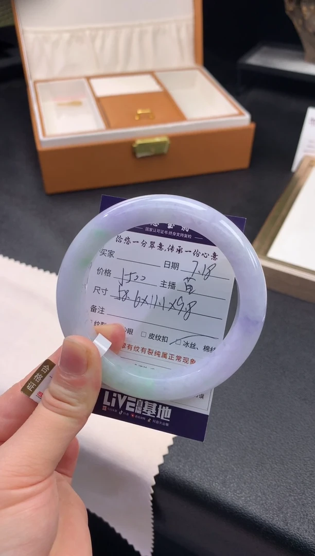 翡翠手镯未镶嵌 退货需手镯吊牌标签完好