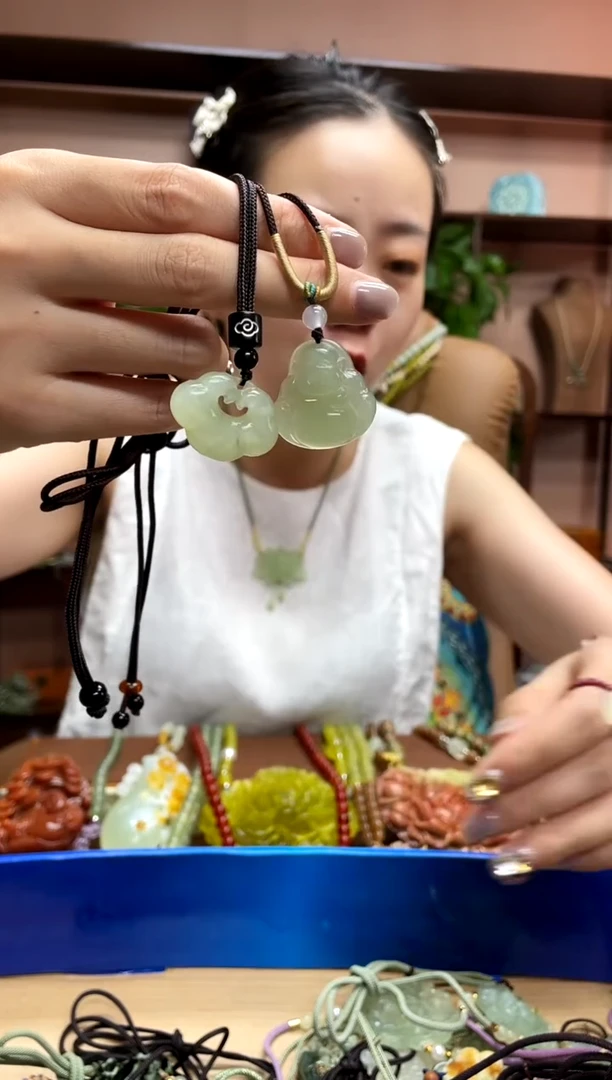 未镶嵌岫玉吊坠·