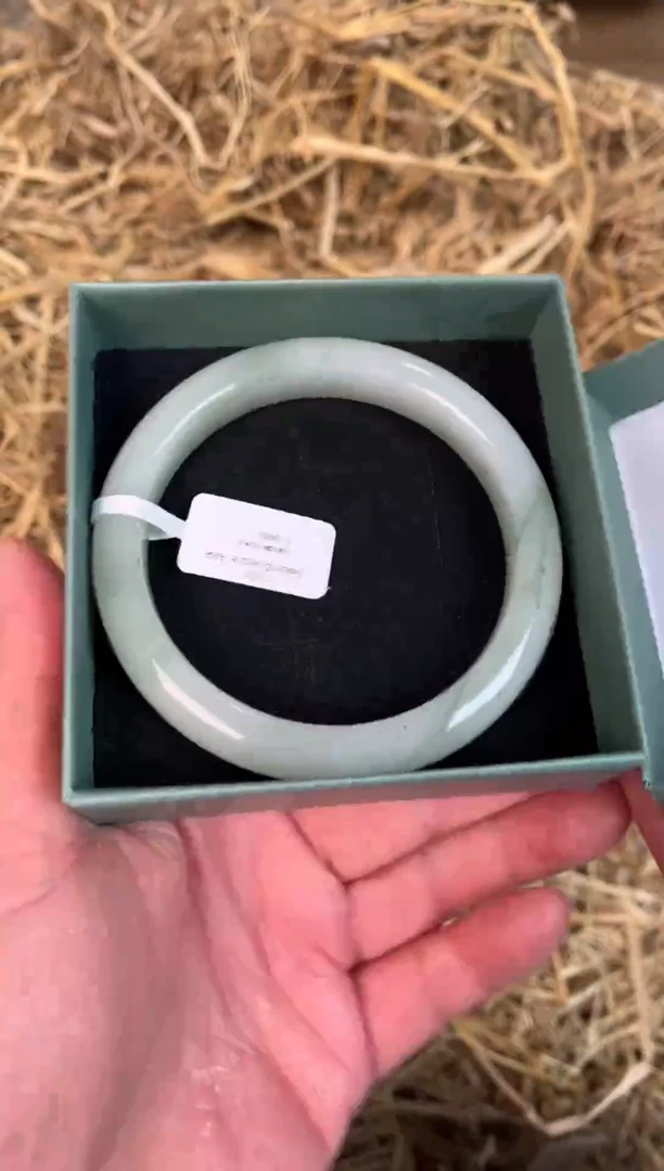 未镶嵌手镯石英质玉C-0103