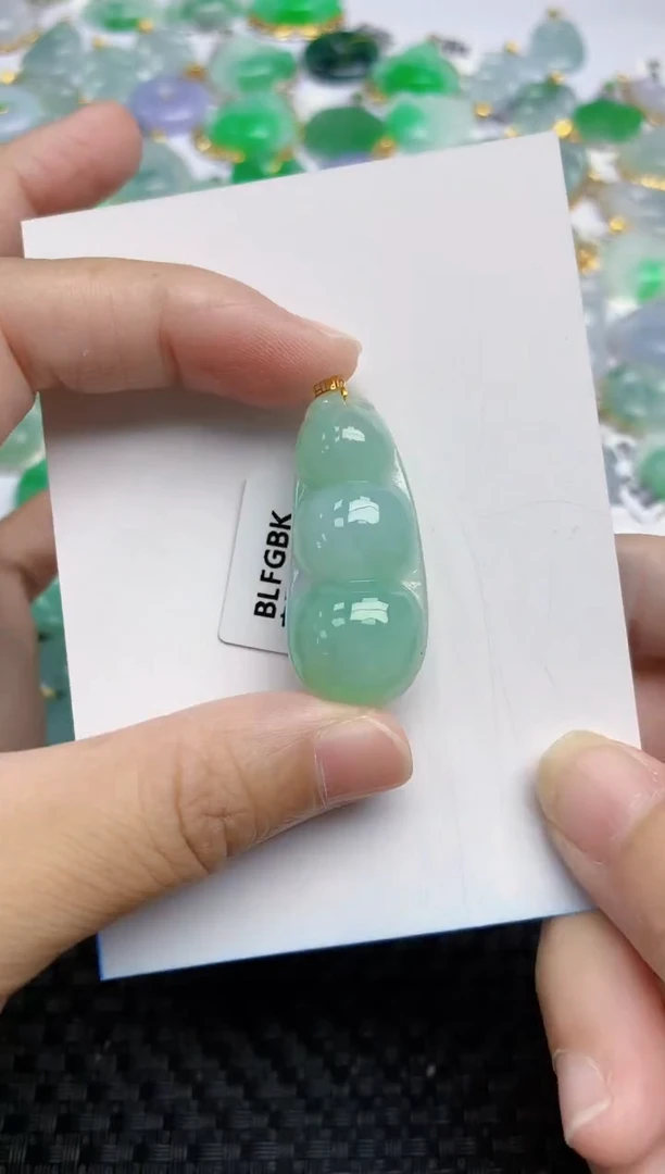 翡翠18K金镶嵌颈饰天然翡翠A货