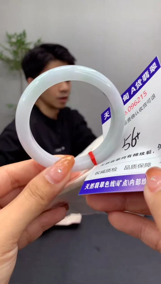 未镶嵌手镯翡翠有纹，完美者勿拍