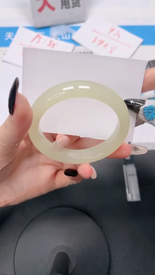 【闪购商品】石英质玉手镯未镶嵌89-57