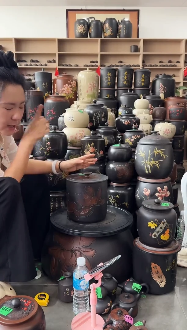 罐瑕疵茶叶罐  荷花小八饼 808