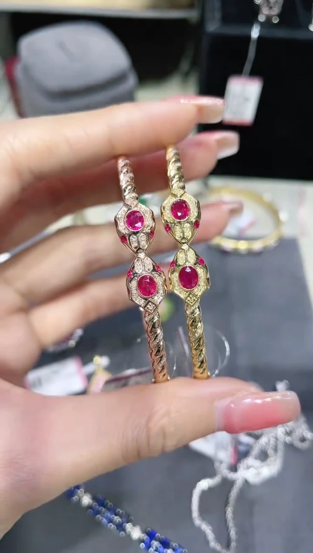 18K金镶嵌天然红宝石手镯蛇镯 多样性发其一