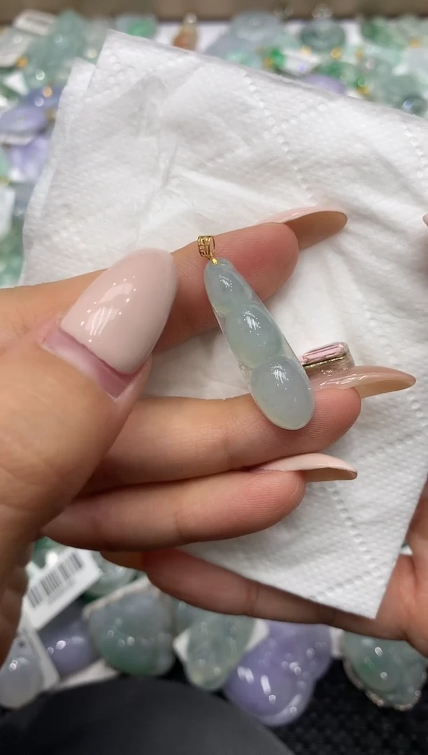 颈饰18K金镶嵌翡翠111111111111