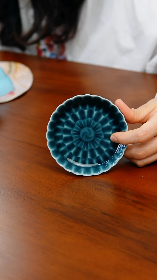 霁青色葵花口底托