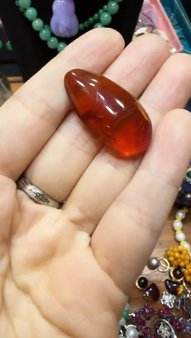 琥珀颈饰未镶嵌虫珀