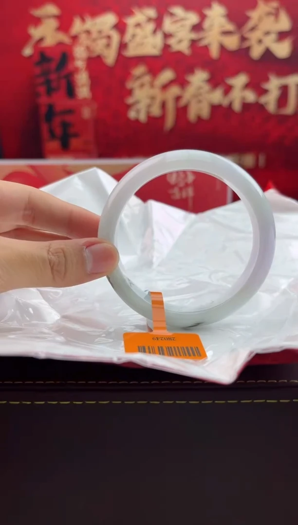 【闪购商品】翡翠手镯未镶嵌19翡翠手镯（微瑕）