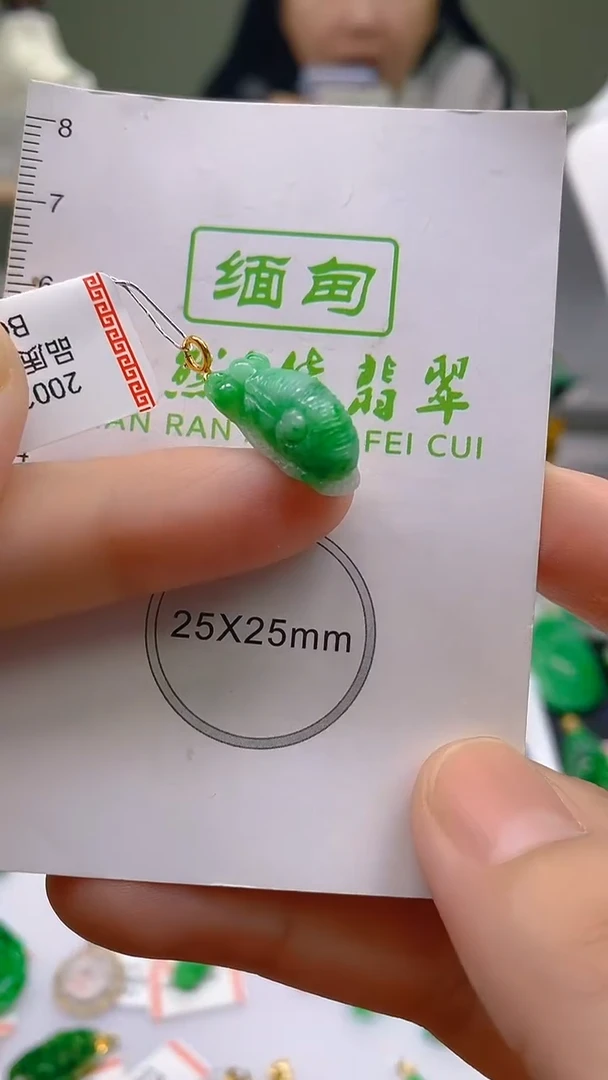 翡翠18K金镶嵌颈饰天然翡翠A货，支持复检