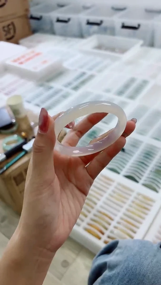 未镶嵌手镯石英质玉75-62L