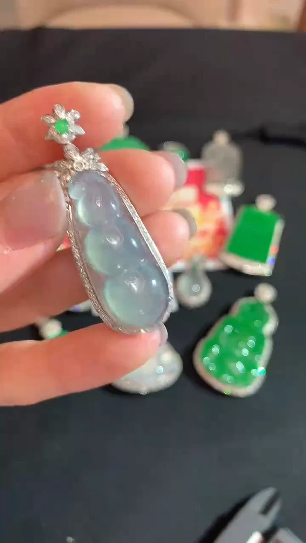 【闪购商品】翡翠18K金镶嵌吊坠(不含链)豆子不退不换|3980+0