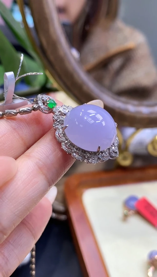 18K金镶嵌挂件翡翠蛋面不含链