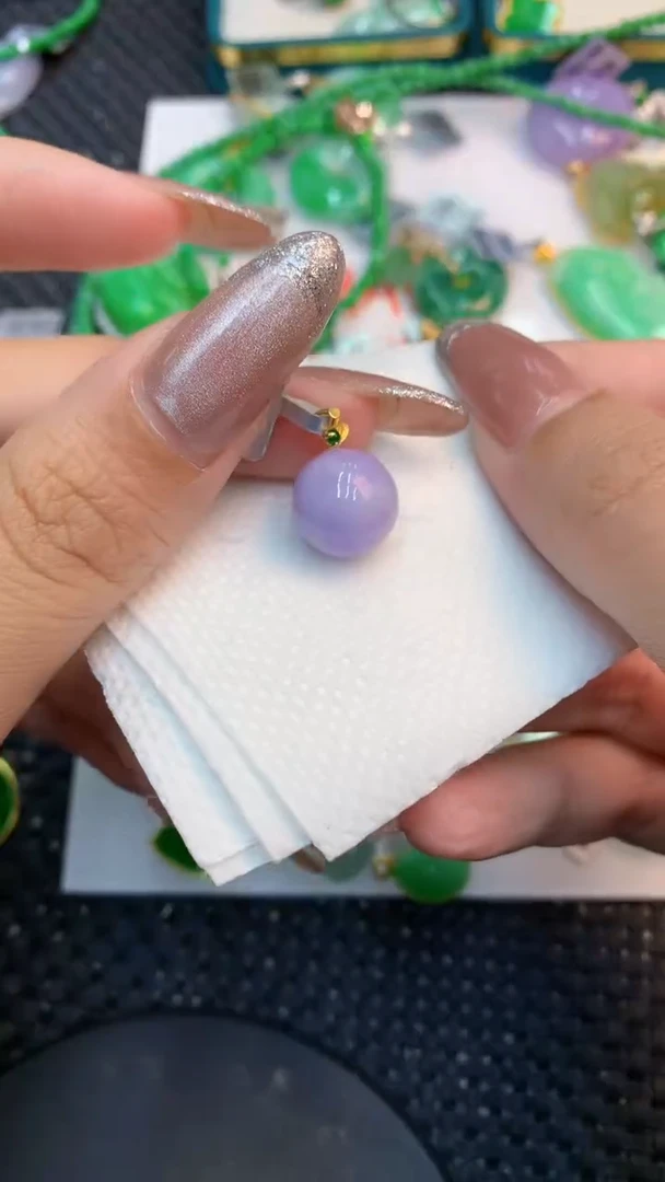 颈饰18K金镶嵌翡翠1