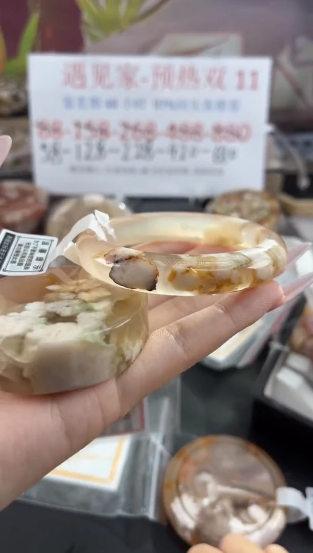 未镶嵌手镯石英质玉56