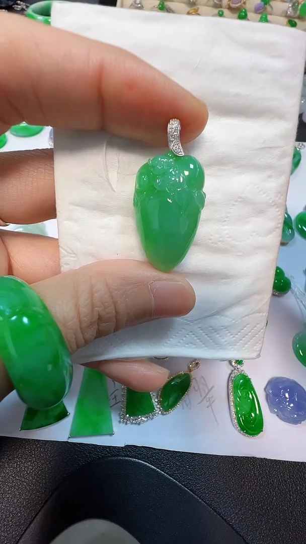 吊坠(不含链)18K金镶嵌翡翠2980