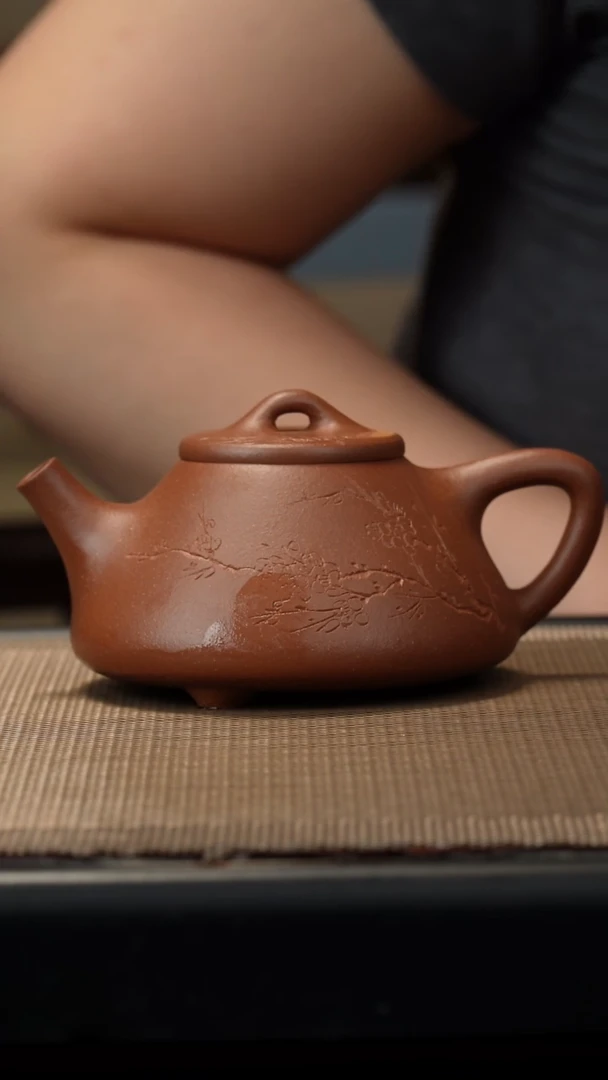 紫砂茶盏黄降坡刻绘石瓢210CC