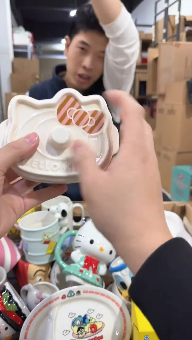 瓷片白色kt猫炖盅