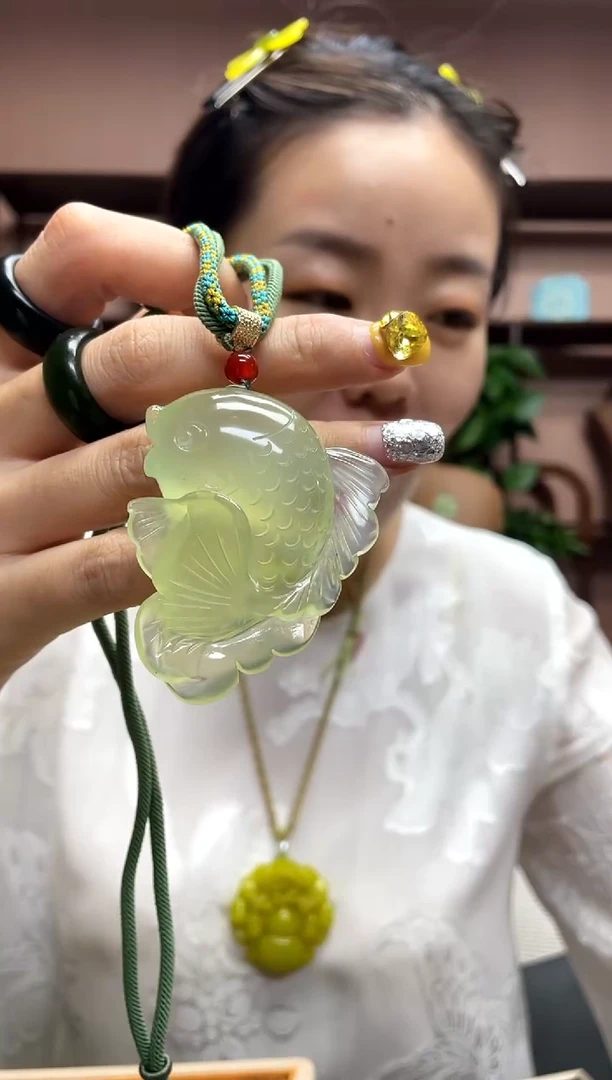 岫玉未镶嵌吊坠·