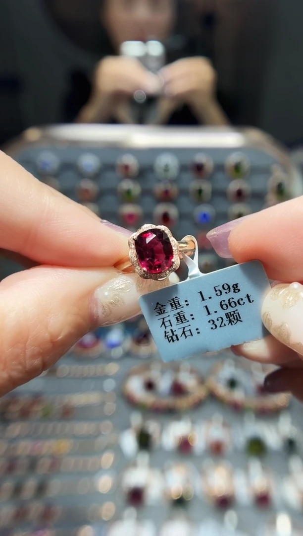 18K金镶嵌戒指碧玺1.66