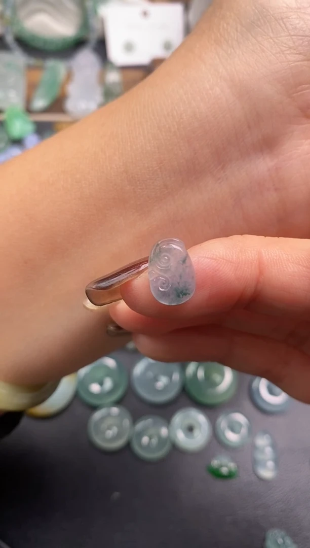 颈饰未镶嵌翡翠如意