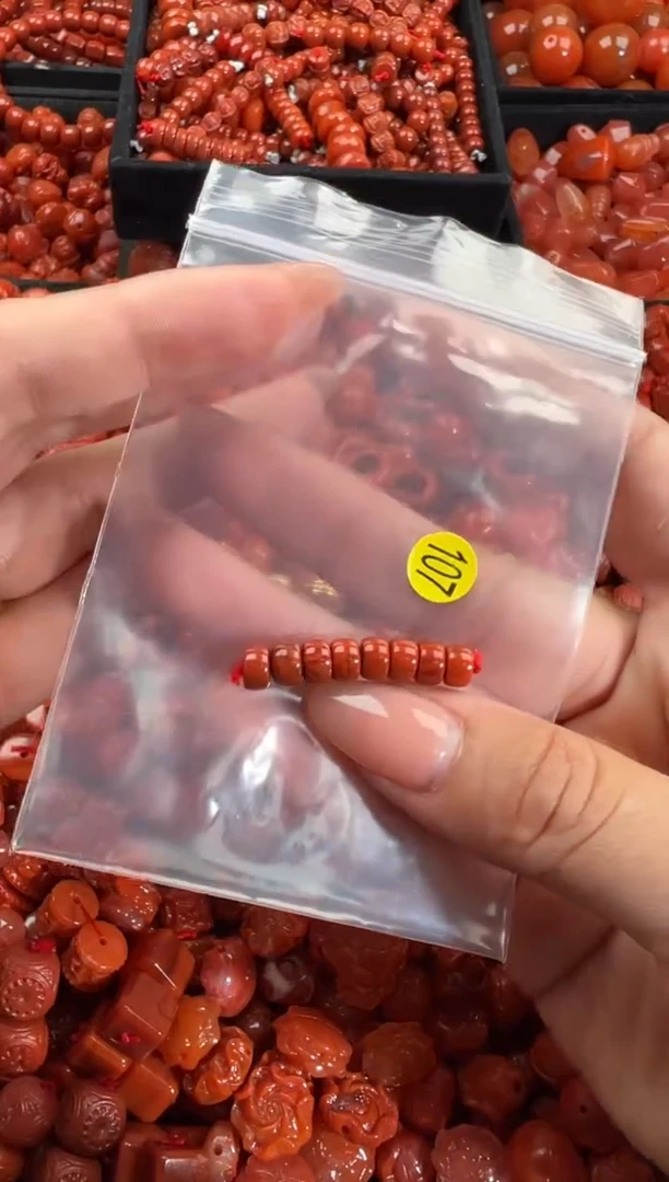 南红玛瑙未镶嵌颈饰1