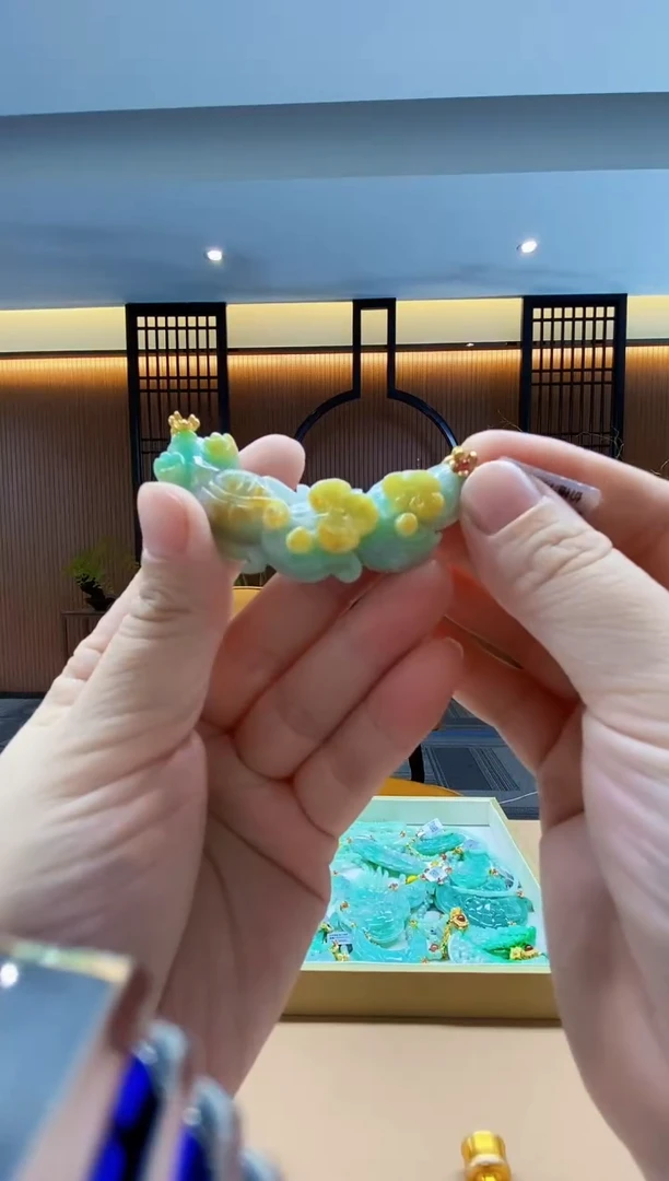 颈饰未镶嵌翡翠吊坠