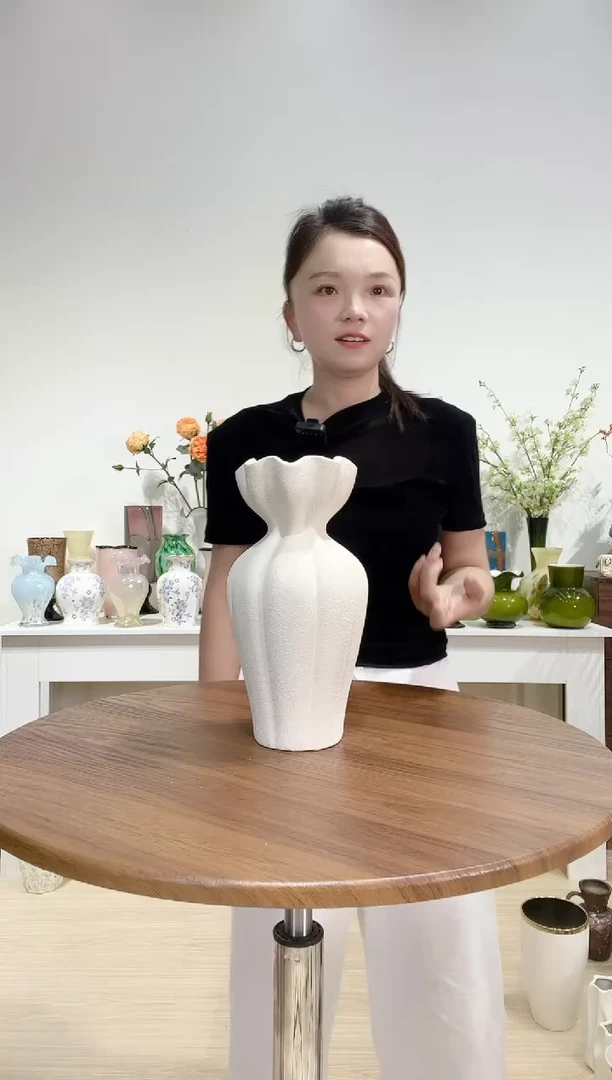 晚礼服陶瓷花瓶艺术