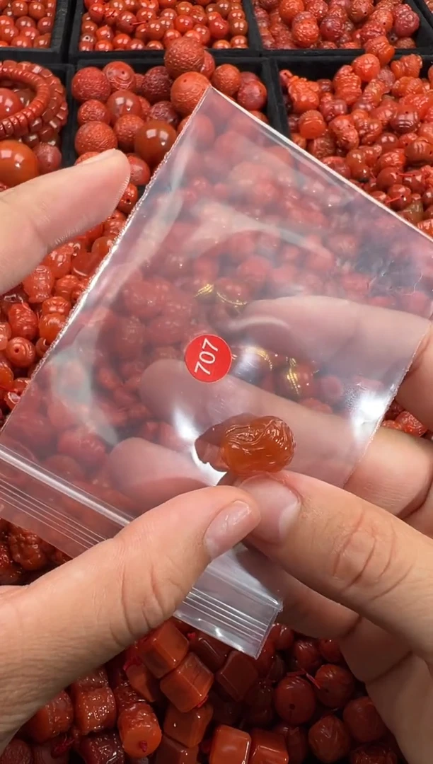 南红玛瑙未镶嵌颈饰1