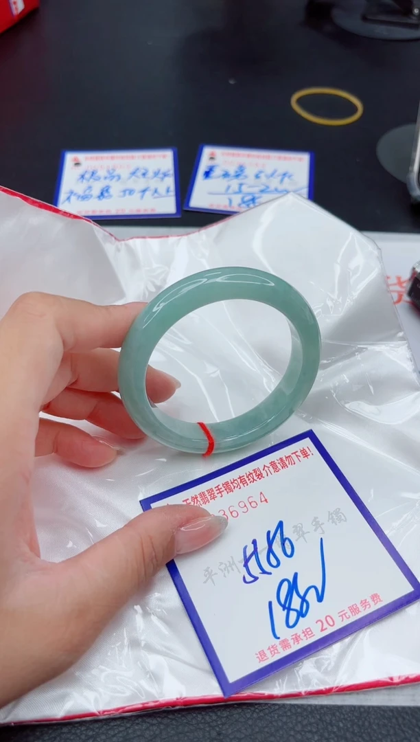 翡翠手镯未镶嵌1