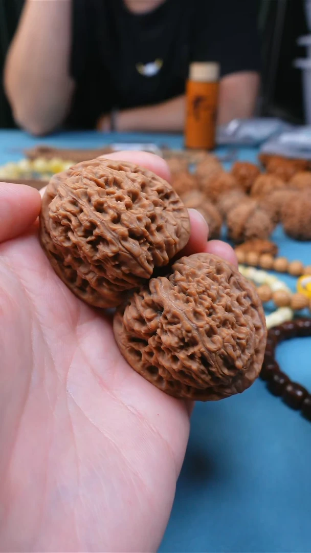 【闪购商品】文玩核桃把件40南疆j2702一对