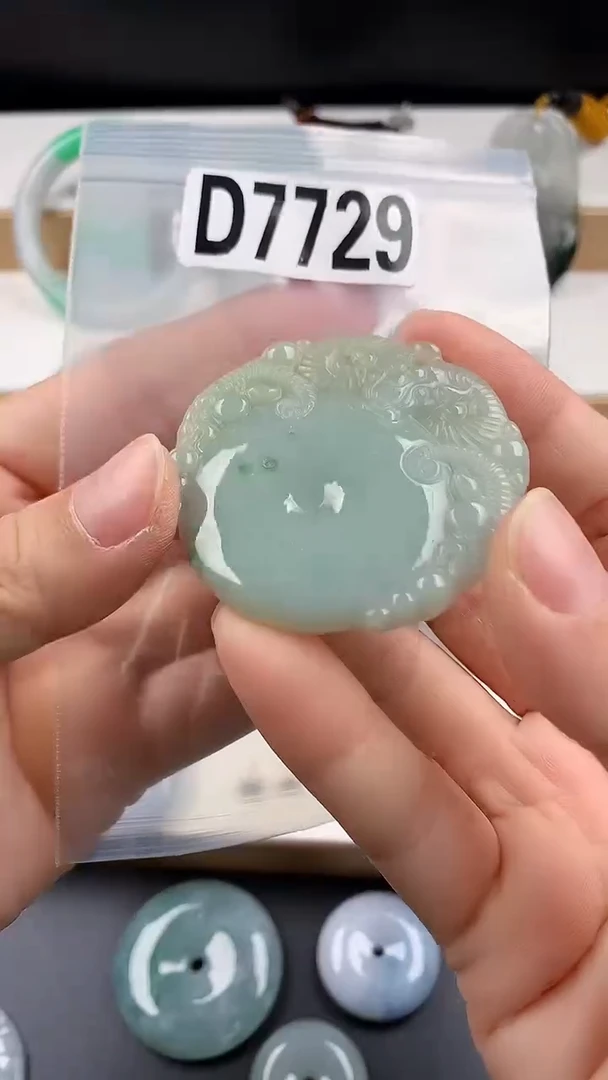 颈饰未镶嵌翡翠天然翡翠吊坠挂件