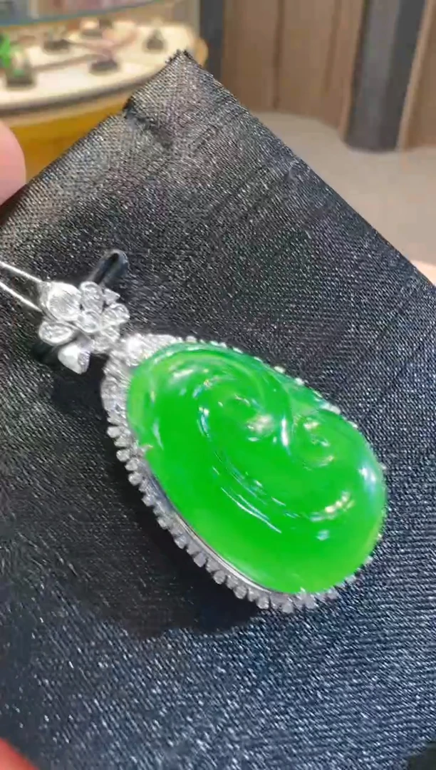 【闪购商品】翡翠吊坠(不含链)18K金镶嵌