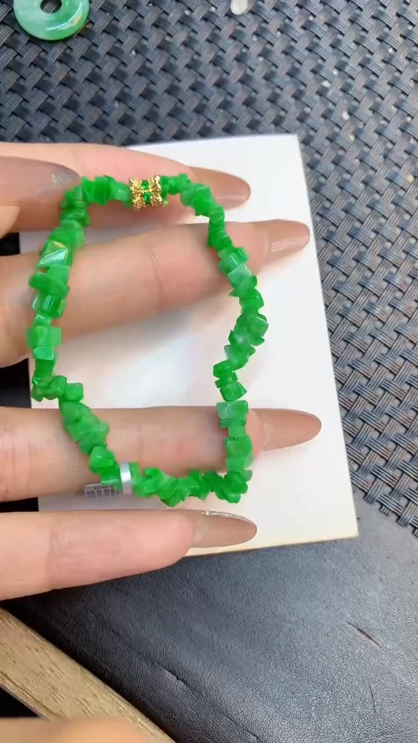 颈饰未镶嵌翡翠1