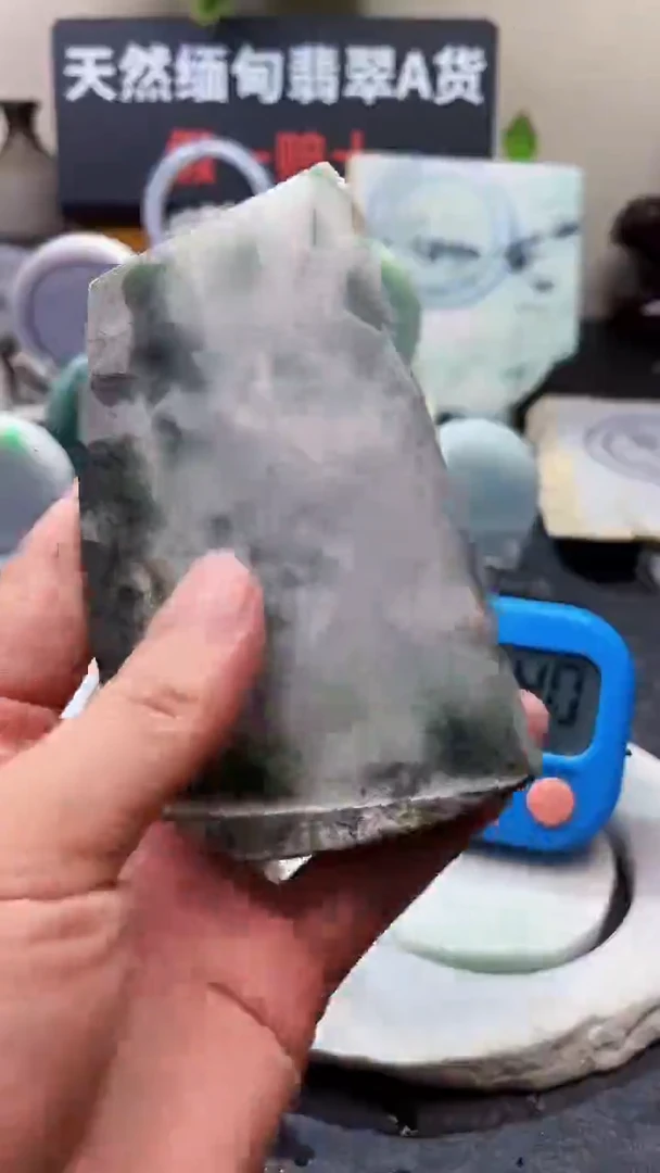翡翠挂件未镶嵌翡翠