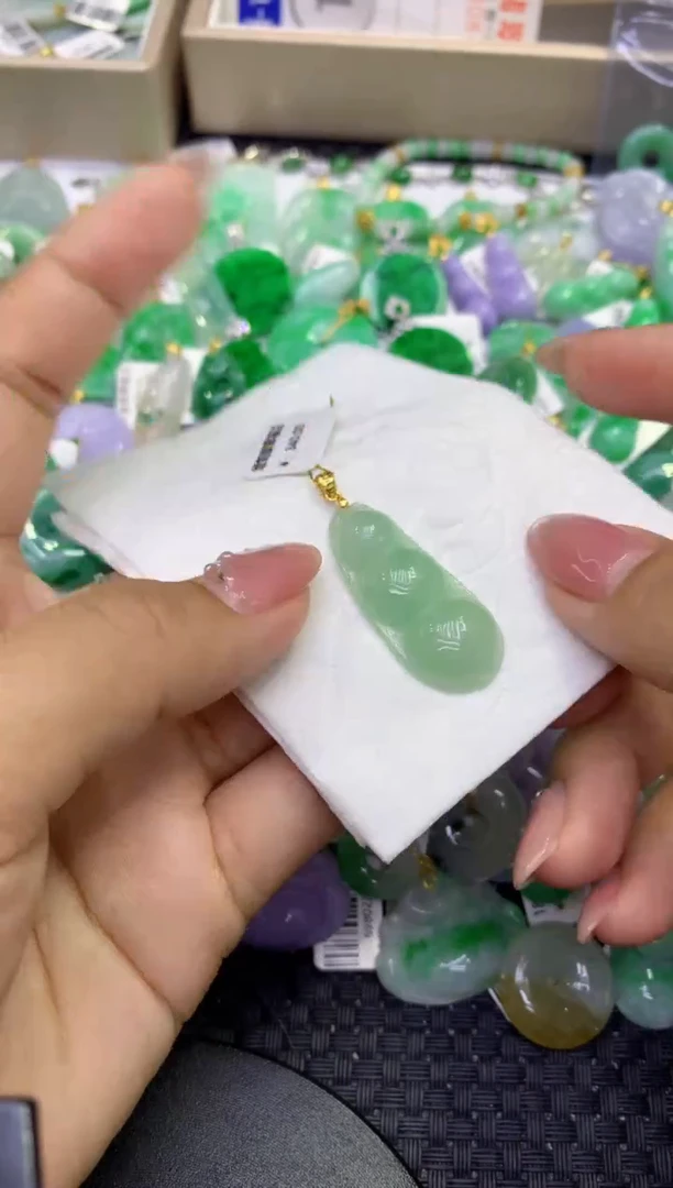 颈饰未镶嵌翡翠天然缅甸A货翡翠