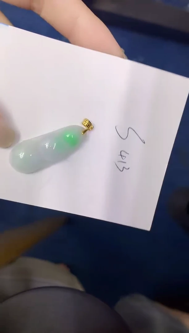 翡翠未镶嵌颈饰缅甸天然翡翠A货
