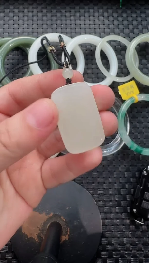 颈饰未镶嵌和田玉无事牌