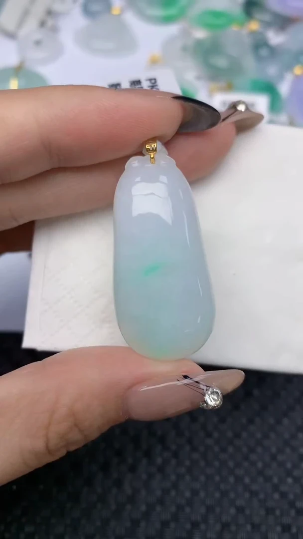 颈饰18K金镶嵌翡翠A货假一赔三支持复检百元以上九元证书费自理
