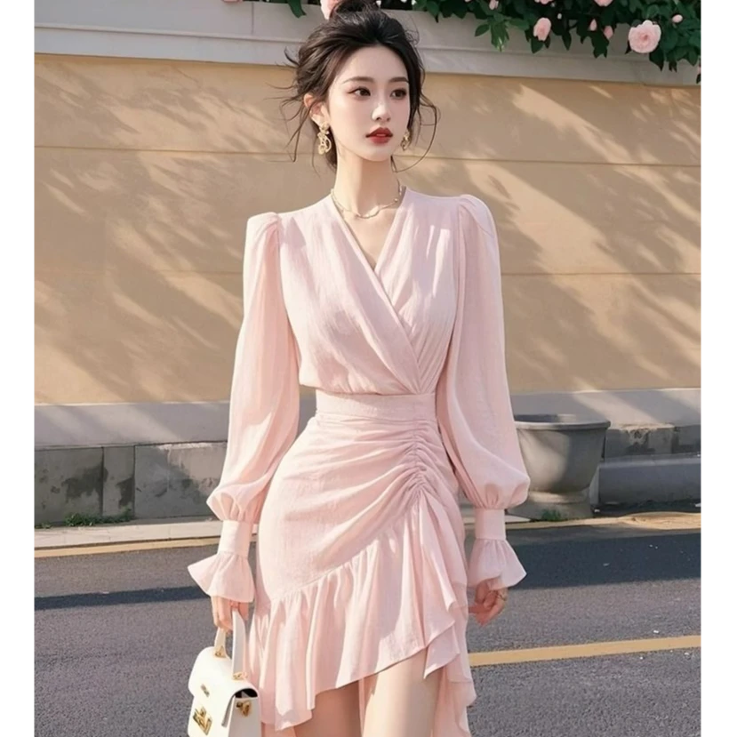 法式高级气质收腰V领长袖连衣裙女2025春季新款不规则荷叶边裙子