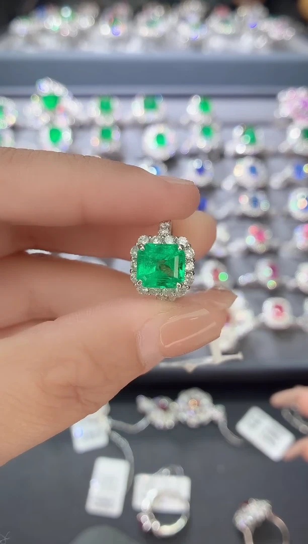 铂Pt900镶嵌戒指祖母绿-2.33克拉*哥伦比亚